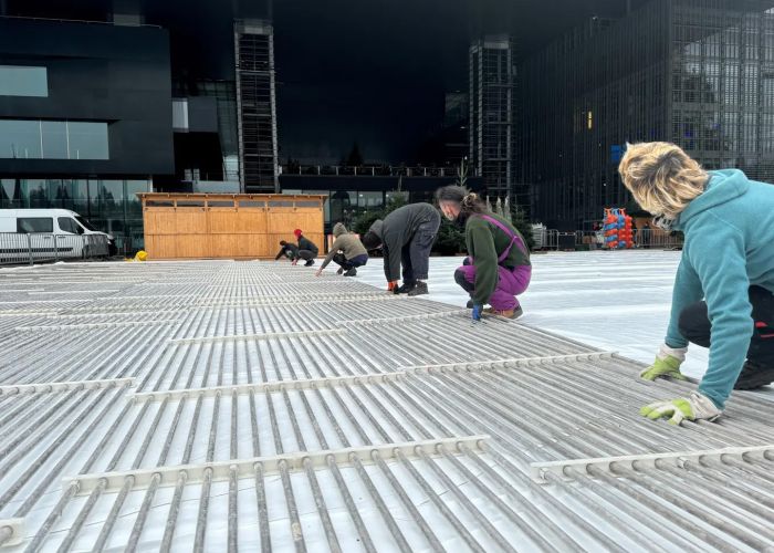 Macht die Schlittschuhe bereit! Hier wird das neue Eisfeld vor dem KKL aufgebaut