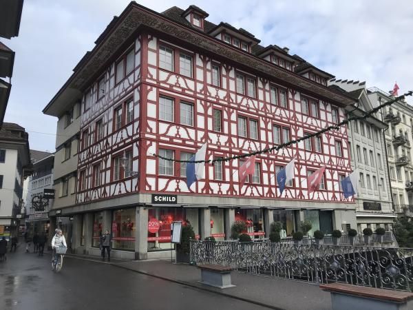 Wer zieht ins markante Schild-Gebäude in Luzern?