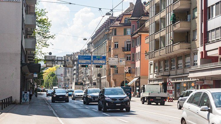 Mehr Autos als Kundschaft: So geschäftet man am Hirschengraben