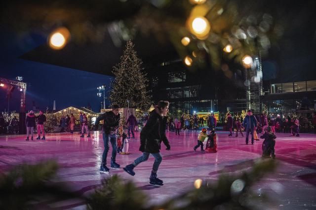 Vorweihnächtliches Angebot: Vier Märkte, ein Eisfeld und Besinnliches